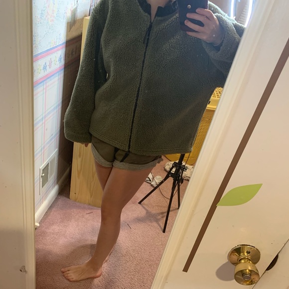 Super comfy fuzzy green jacket - Picture 2 of 4